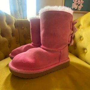 Girls Pink Uggs w/bow